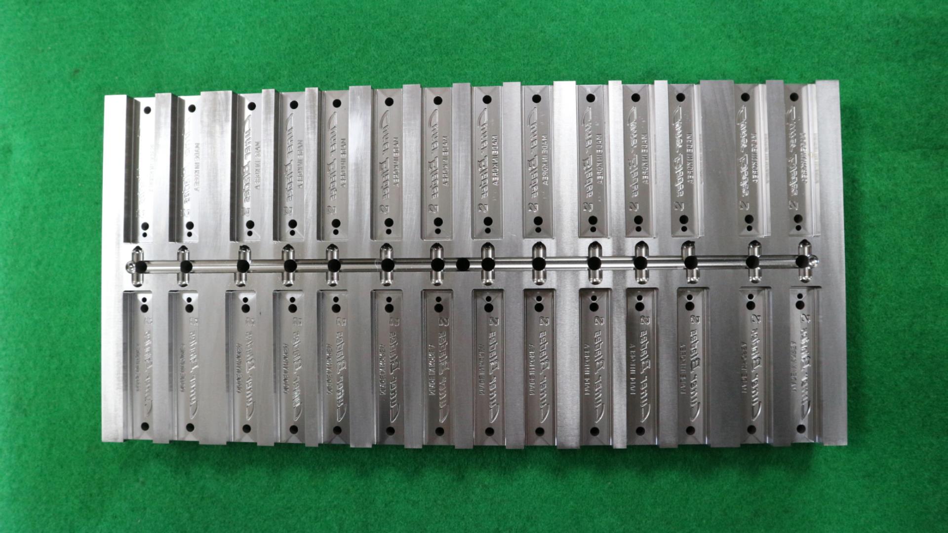 커터칼 케이스 금형