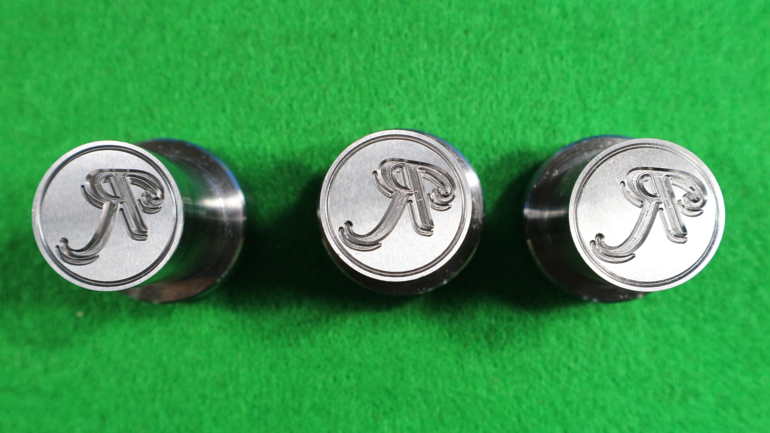 화장품 로고 조각